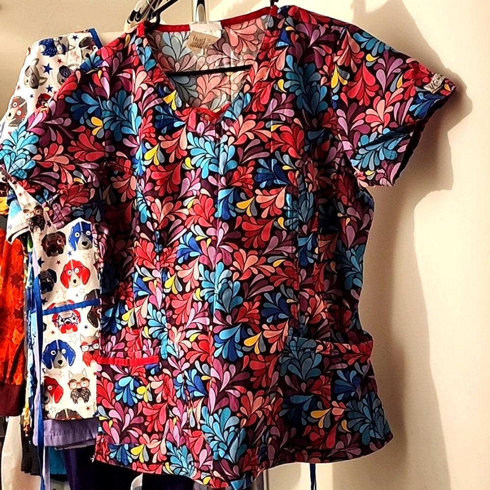 Multi color scrub top